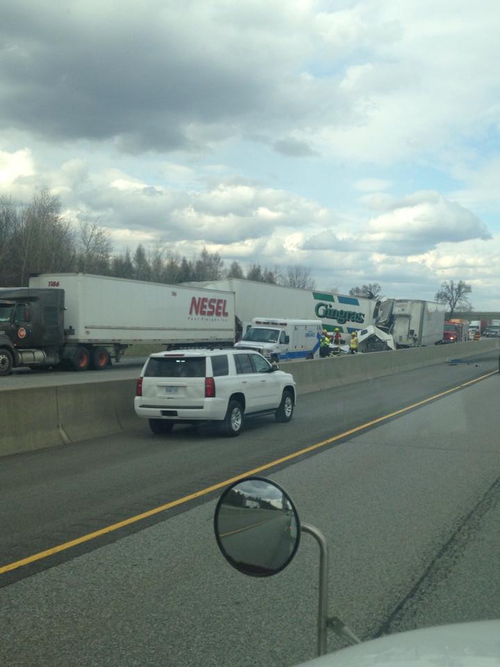 Accident sur la 401 ouest (Ontario) au KM 716