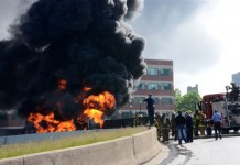 9000 gallons de diesel en feu sur l’interstate 75 dimanche à Detroit.