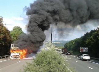 Accident entre deux camions sur la #E411 en Belgique avec une tournure dramatique.