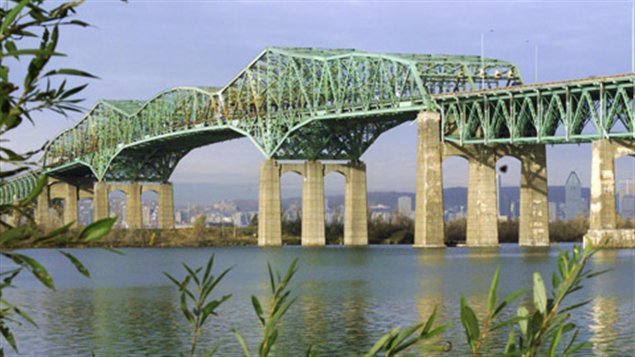Un nouveau système de gestion des véhicules lourds avec feux de voies sera en fonction dans le corridor Champlain.