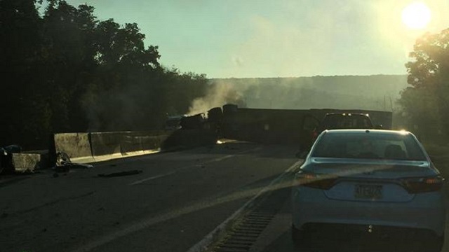 Bordel sur le Pensylvania Turnpike suite à un camion en feu