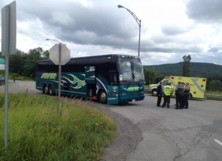 Collision entre un autobus et une mini-fourgonnette sur la 185 à St-Louis-du-Ha!-Ha : Le pire est évité