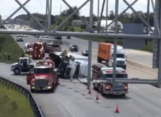 Un camion se renverse à Fort Wayne Indiana sur la #I69