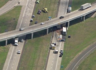 Un mort sur l’Interstate 20 au Texas lors d’un accident impliquant quatre camions et une voiture.