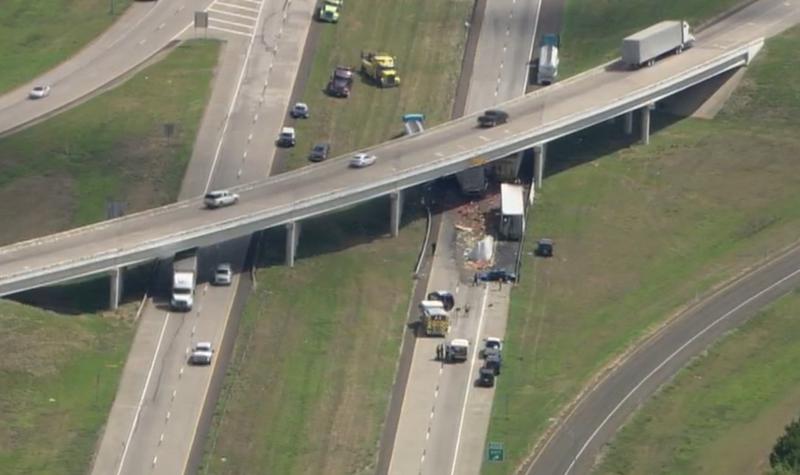 Un mort sur l&rsquo;Interstate 20 au Texas lors d&rsquo;un accident impliquant quatre camions et une voiture.