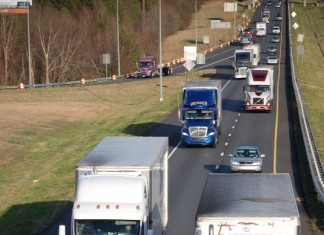 Le sénateur républicain Reid Ribble (R-Wisc.) veut lancer une législtation pour mettre le poids à 91 000 livres sur les autoroutes américaines.