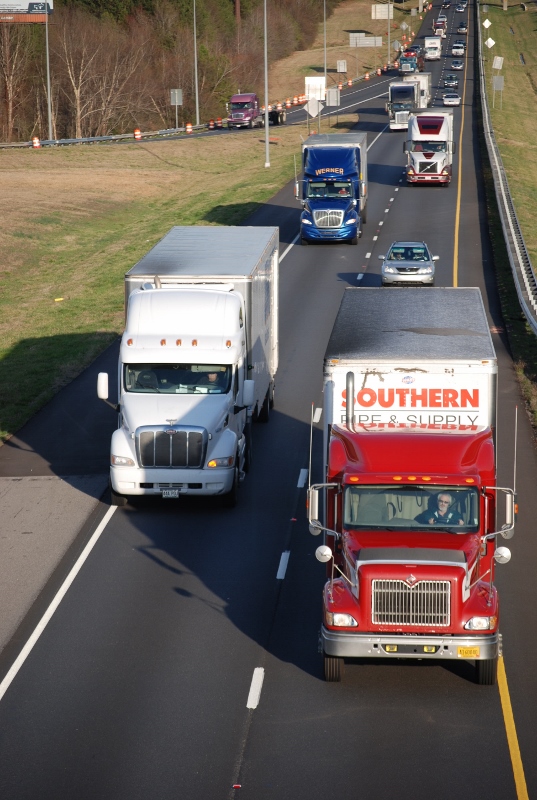 Le sénateur républicain Reid Ribble (R-Wisc.) veut lancer une législtation pour mettre le poids à  91 000 livres sur les autoroutes américaines.
