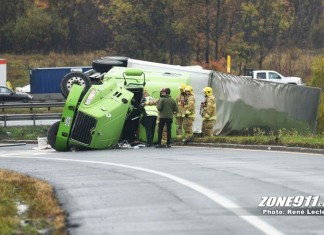 Un camion se renverse à Lévis sur la 20 EST