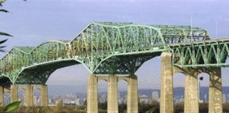 Interdiction des camions en surcharge sur le pont Champlain