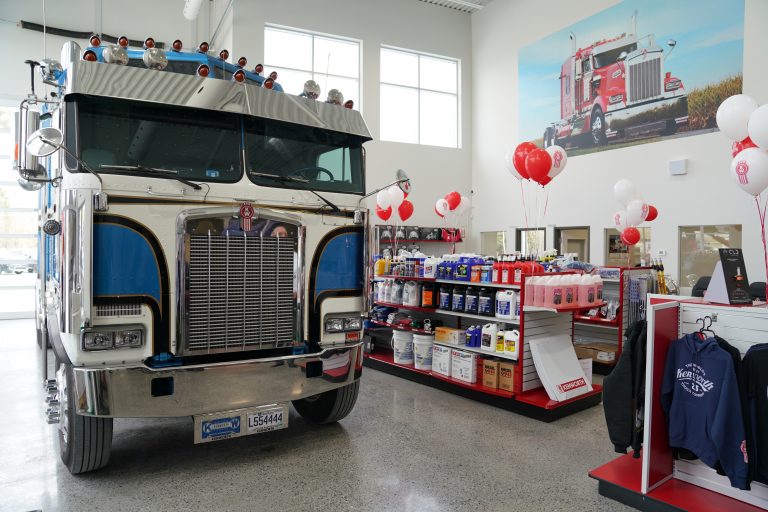 Une inaugurera réussie pour Kenworth Maska de Sherbrooke