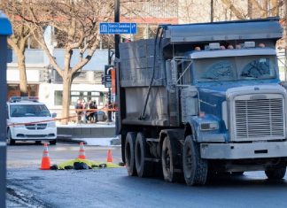 Un piéton happé mortellement par un camion benne ce matin à Montréal