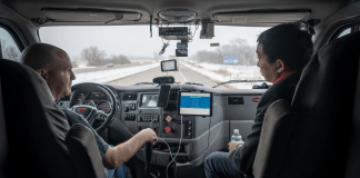 L’autonomie des camions met en péril le métier de routier, selon Andrew Yang, nouveau candidat démocrate à la présidentielle