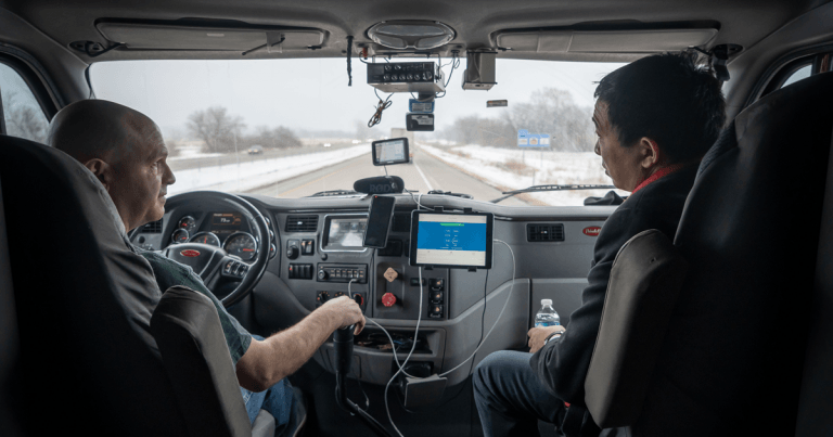 L&rsquo;autonomie des camions met en péril le métier de routier, selon Andrew Yang, nouveau candidat démocrate à la présidentielle