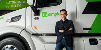 « C’est de ternir la gloire de l’humanité » que des camionneurs doivent passer autant d’heures sur les routes, selon le fondateur de camions autonomes TuSimple