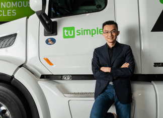 « C’est de ternir la gloire de l’humanité » que des camionneurs doivent passer autant d’heures sur les routes, selon le fondateur de camions autonomes TuSimple