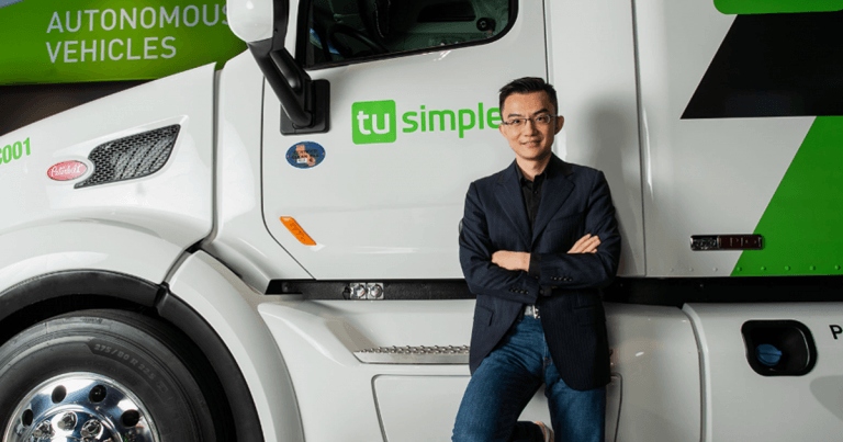 « C&rsquo;est de ternir la gloire de l&rsquo;humanité » que des camionneurs doivent passer autant d&rsquo;heures sur les routes, selon le fondateur de camions autonomes TuSimple