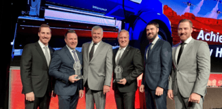 Un troisième « Gold Award » pour Kenworth Maska Nicolas Letendre, Alan Thompson (Kenworth Truck Compagny), Pierre Letendre, Mike Parent (Kenworth Montréal), Sébastien Letendre, Samuel Letendre.