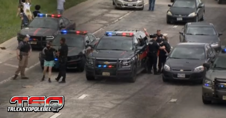 Des manifestants ferment une autoroute dans le Wisconsin