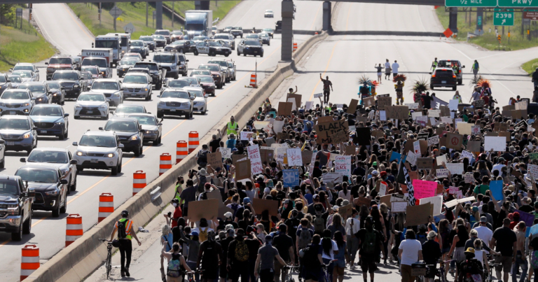 Les manifestants planifient de marcher sur l&rsquo;Interstate 80/94 IL/IN à 16h