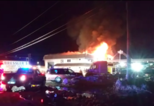 Le Bressler’s Truck Plaza de la sortie 215 sur la i80 en Pennsylvanie en proie des flammes