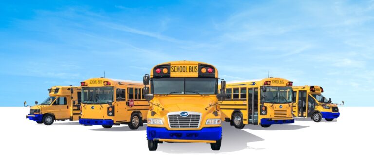 Québec veut accélérer le déploiement d&rsquo;autobus scolaires électriques