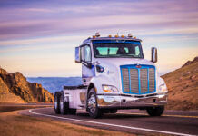 Sunbelt Rentals commande cinq 579EV de Peterbilt