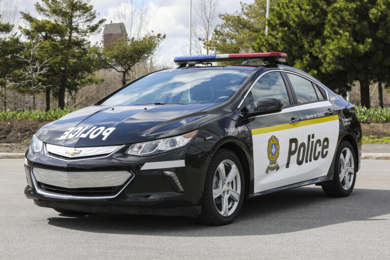 Policière blessée par arme à feu : un homme est recherché en Beauce