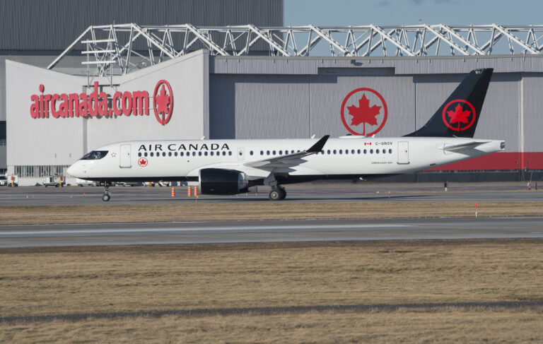 Air Canada rend obligatoire la vaccination pour tous ses employés