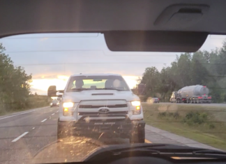 Conduite dangereuse : la SQ cherche le conducteur d’un Ford F-150 XLT blanc