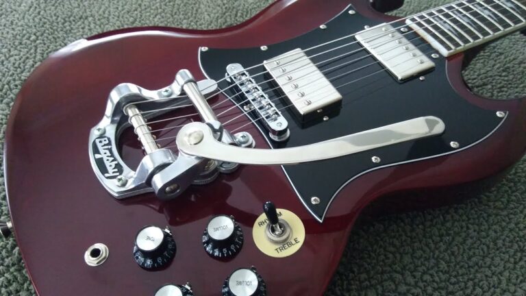 Au volant… en jouant de la guitare!