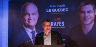 Voyageurs pleinement vaccinés : Alain Rayes réclame la fin des tests PCR