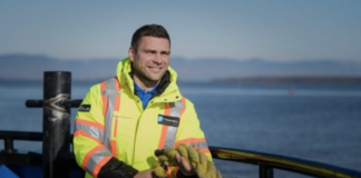 Seulement un navire à la traverse Tadoussac-Baie-Sainte-Catherine