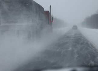 Tempête sur la Côte Est : des États américains restreignent la circulation des camions