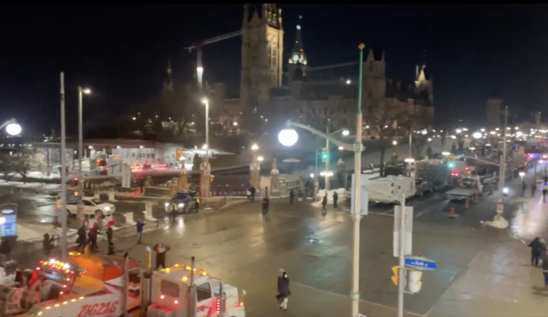 Les manifestants se font entendre ce soir à Ottawa (vidéo)