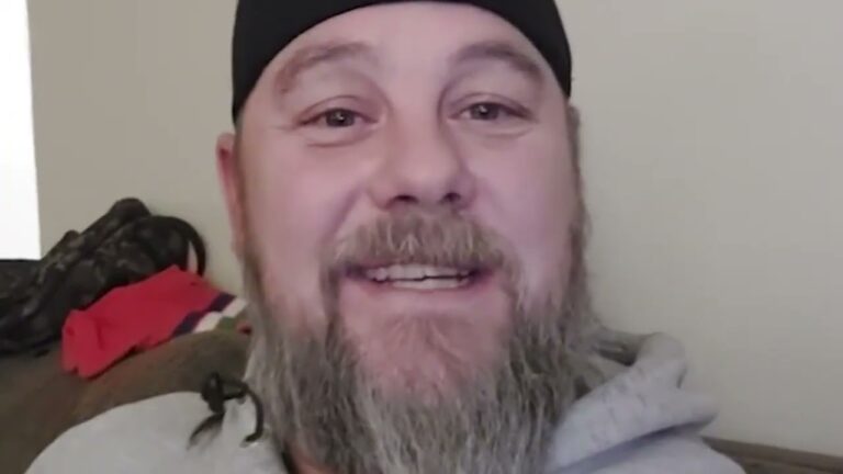 Selon Pat King, le Convoi pour la liberté est maintenant un «siège» devant le Parlement