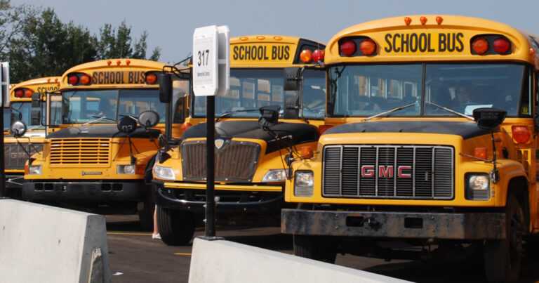 Autobus scolaire aux États-Unis : on allège le test pour devenir conducteur