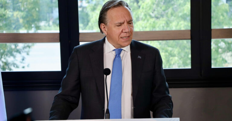 Essence à 2$ : François Legault ne diminuera pas les taxes