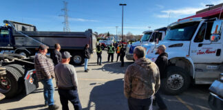 Les camionneurs artisans de vrac annoncent une interruption de service