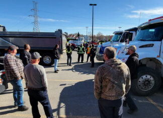Les camionneurs artisans de vrac annoncent une interruption de service