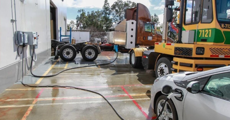 La Californie a exhorté ses résidents et transporteurs à réduire leur consommation électrique