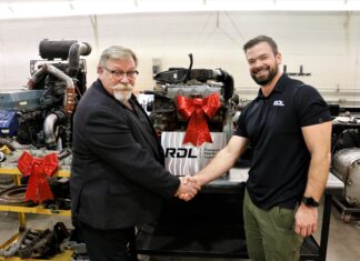 Transport RDL fait don de deux moteurs pour remorques réfrigérées pour Noël et contribue à la formation professionnelle des élèves du CFP Pavillon-de-l’Avenir!