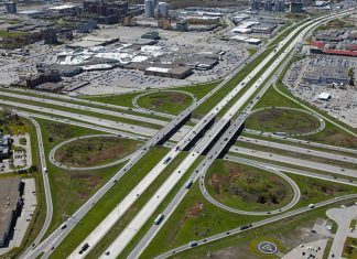 Échangeur des autoroutes 440 et 15 à Laval, la construction de la nouvelle bretelle aérienne débute lundi