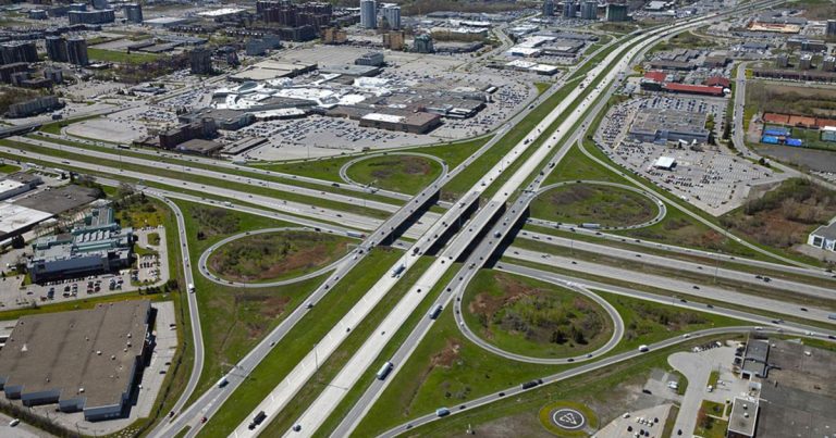 Échangeur des autoroutes 440 et 15 à Laval, la construction de la nouvelle bretelle aérienne débute lundi