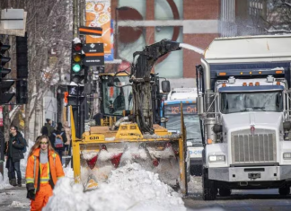 La pénurie de camions de déneigement à Montréal inquiète