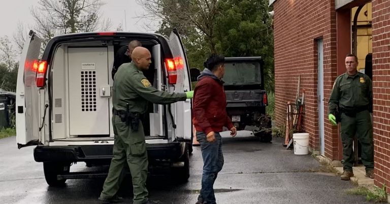 Réduction des effectifs de la GRC à la frontière Québec-USA