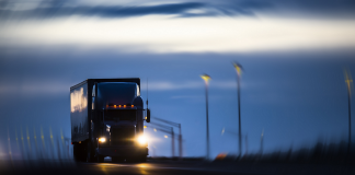 Un camionneur perd la maîtrise de son véhicule à St-Hyacinthe