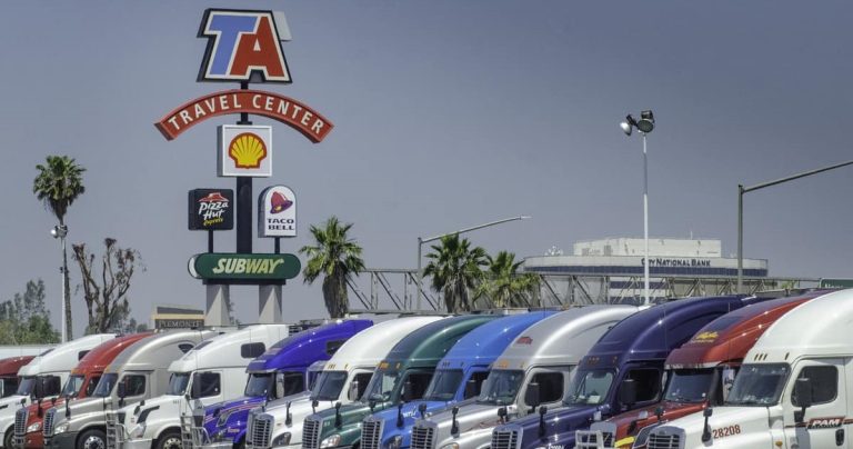 TA inaugure deux nouveaux centres en Arizona pour les camionneurs