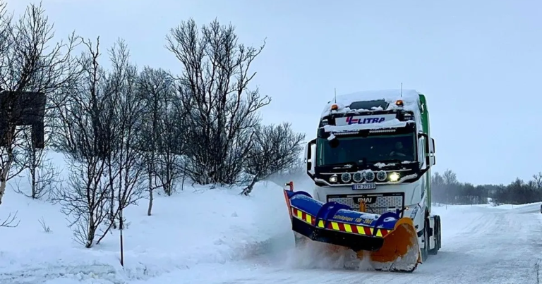 Un camion électrique qui fait ses preuves en déneigement