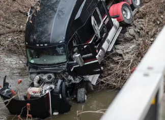 Un camionneur se retrouve le nez à l’eau à St-Mathieu