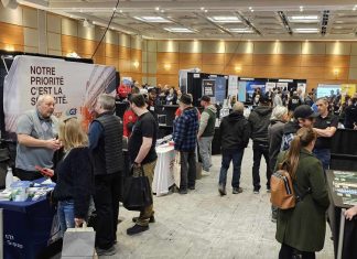 Le salon de l’emploi dans le camionnage rencontre un succès!